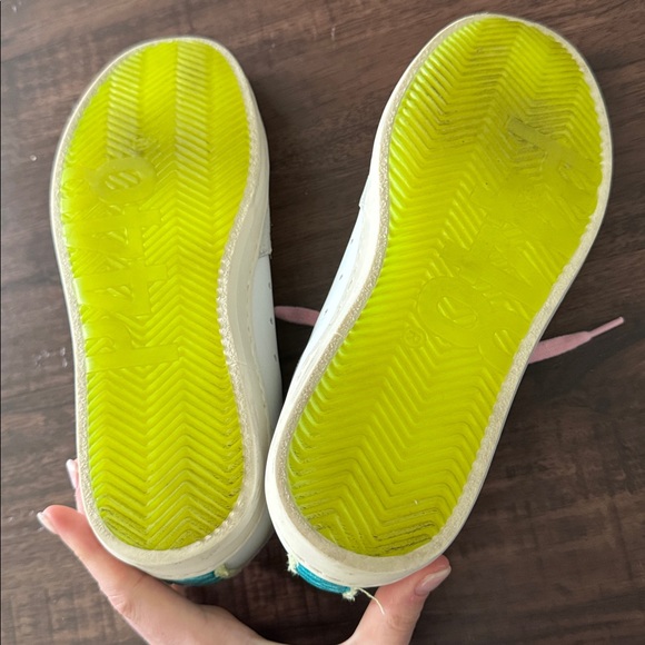 Woman’s P448 John Dogma low-top sneakers pink laces and a neon heel tab - Picture 15 of 15